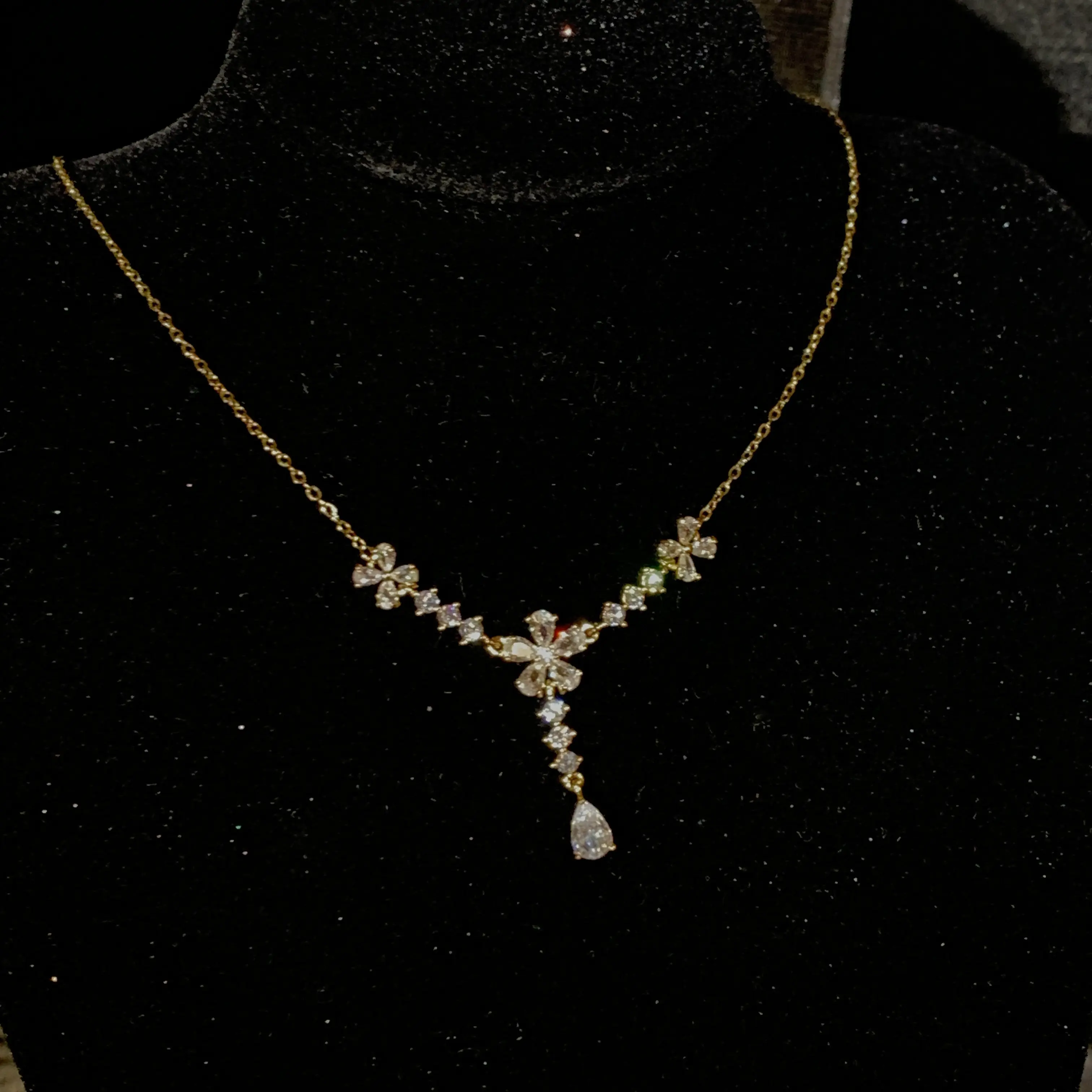 合金合成锆石吊坠 链紫藤花盛放项链轻奢精致百搭送女友礼物