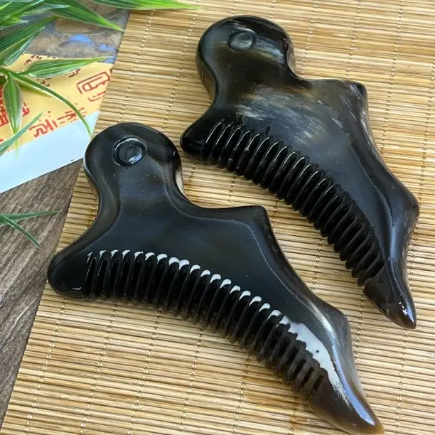 多功能四合一按摩梳子头部穴位疏通经络头皮眼脸部刮痧梳