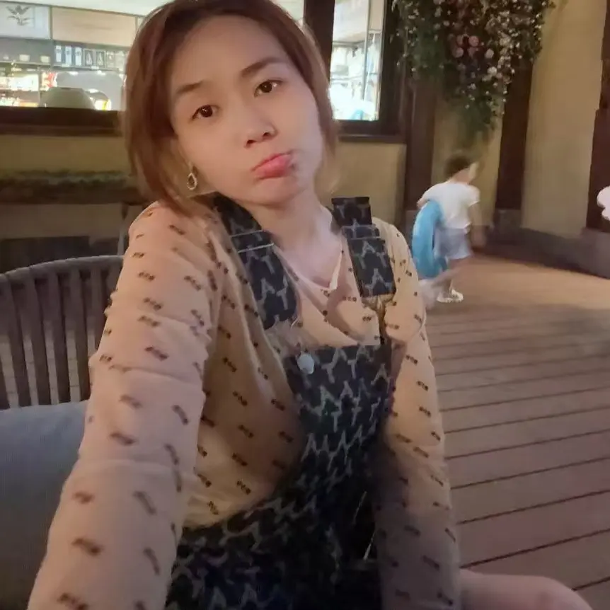 复古满印圆领网纱女式春季百搭打底衫