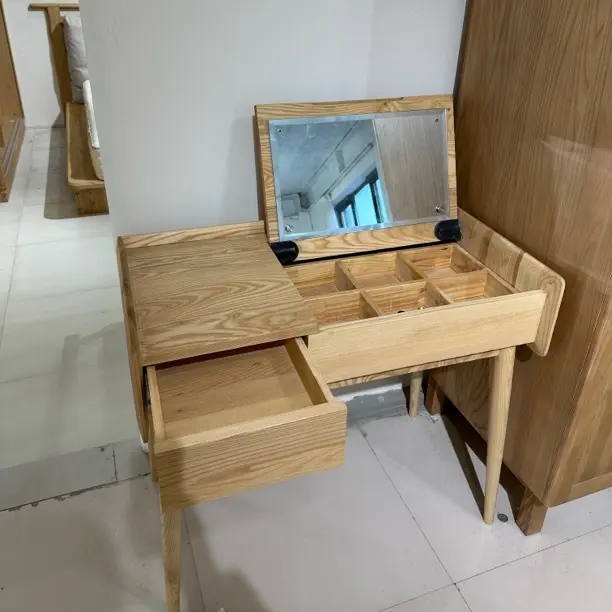 简约小户型卧室翻盖化妆桌