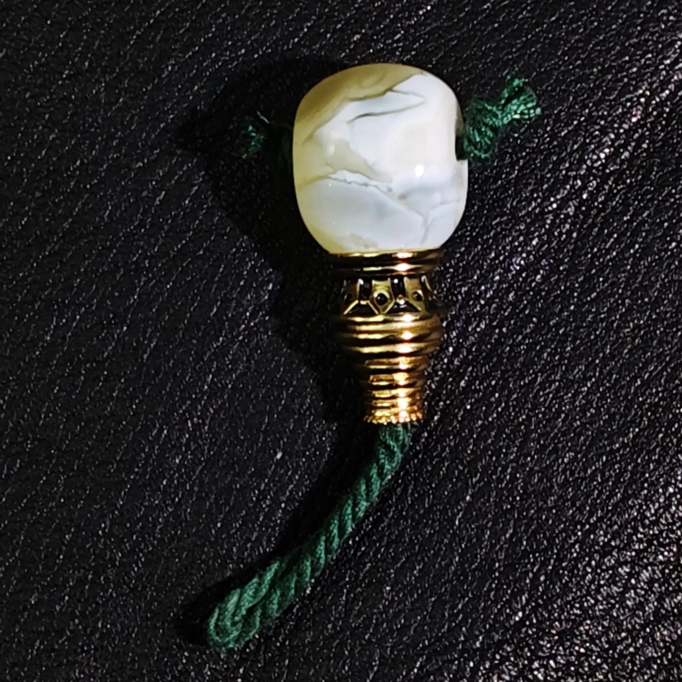 金瓷白荧光天然原矿蜜蜡三通文玩配饰兽面白蜡背云原矿弟子珠