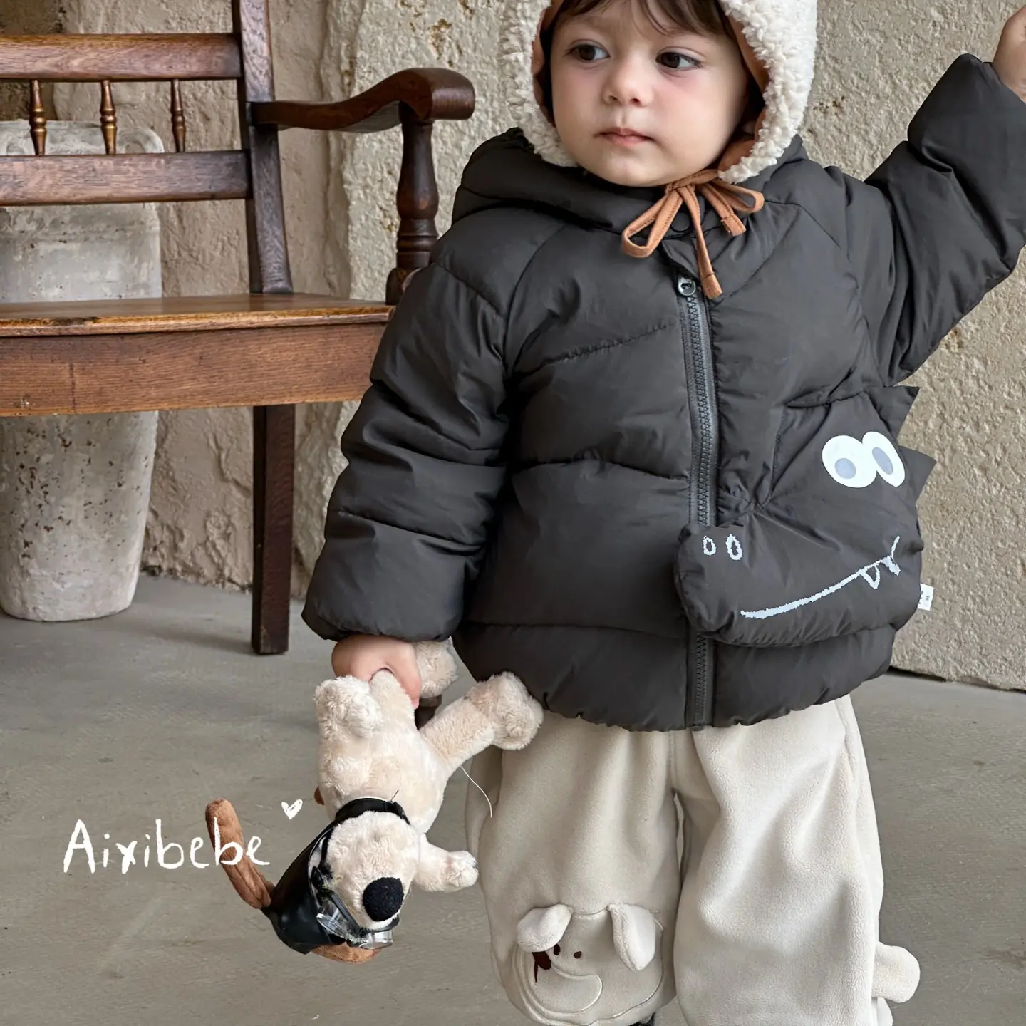 冬季新款婴幼连帽加厚保暖羽绒服云朵恐龙外套上衣