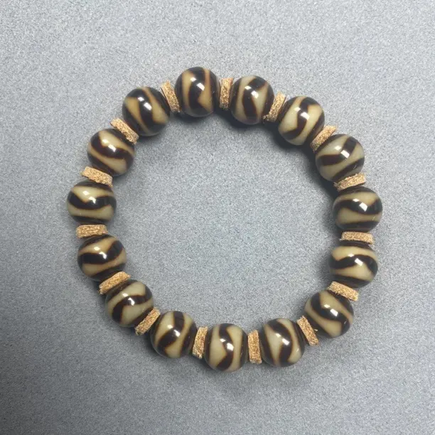 精品玛瑙牙牙手串