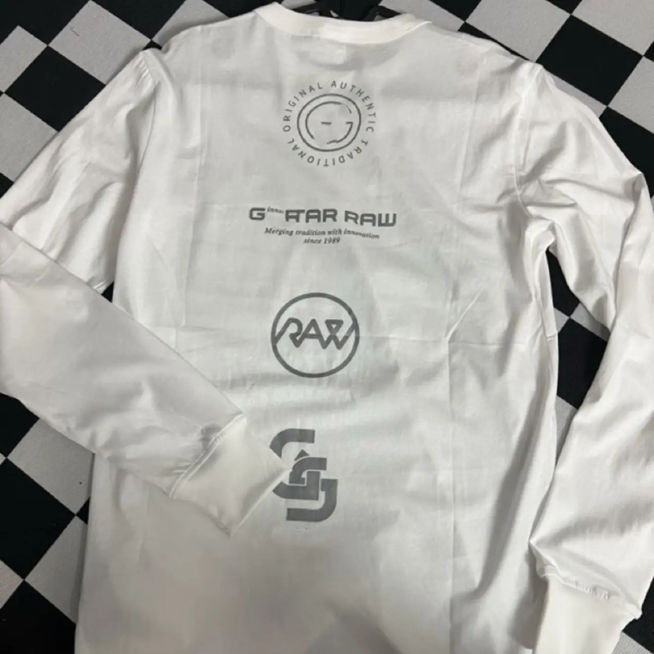 GS 黑白两色T恤烫银印花亲肤长袖打底衫