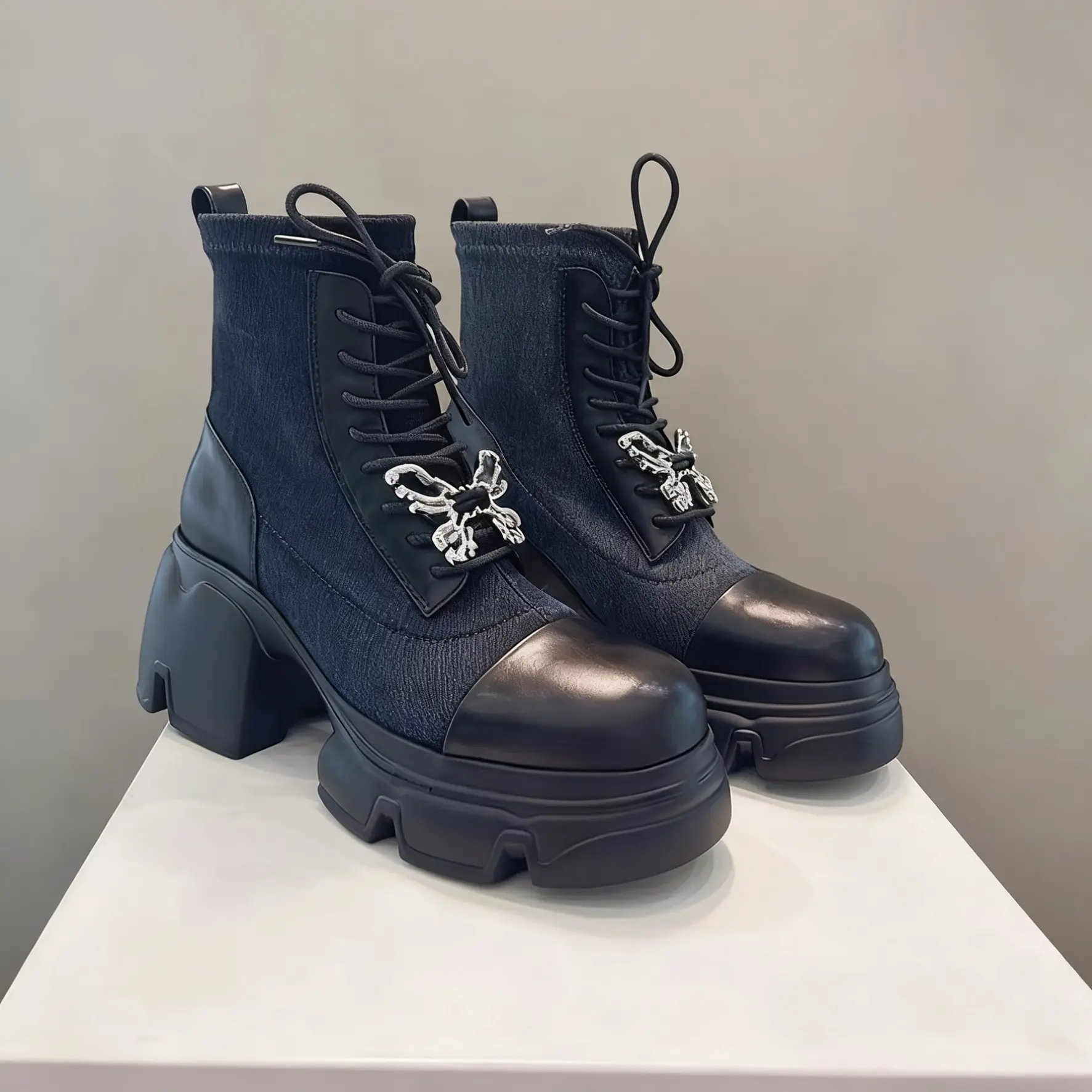 互动星期天 新款弹力靴增高松糕底时尚英伦风女靴瘦瘦马丁靴