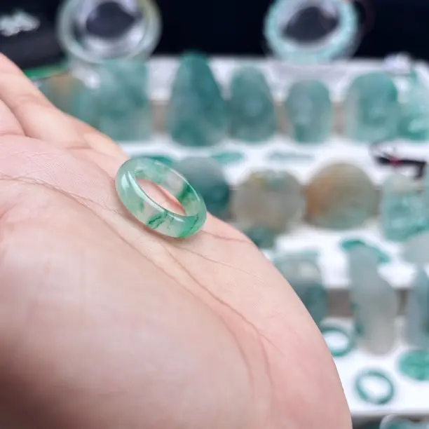 天然翠飘花戒圈微瑕颜色多样发货随机