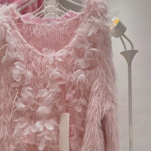 立体花朵羽毛拼接毛茸茸短款针织衫女秋冬设计感洋气软糯毛衣