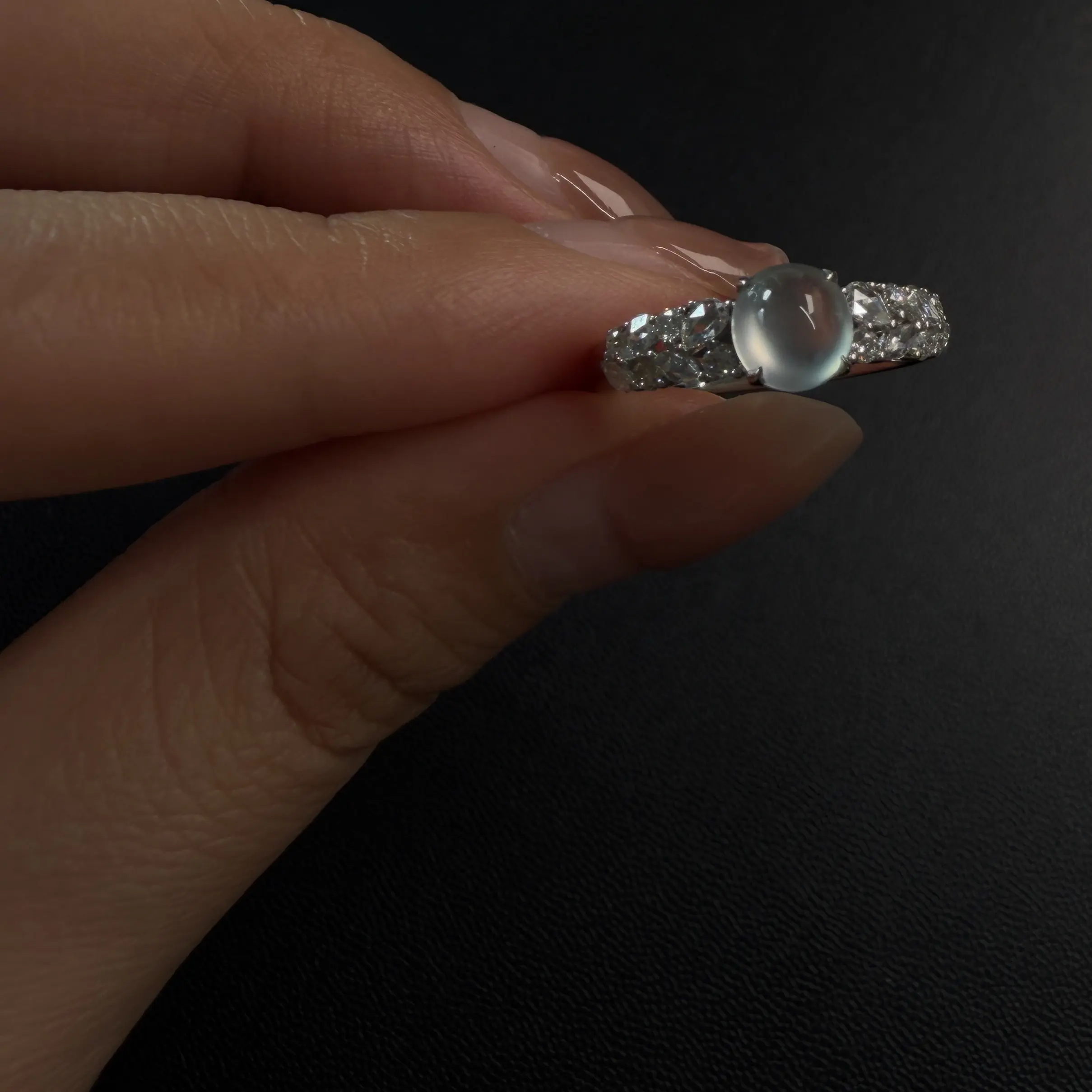 18K金镶钻天然A货翡翠戒指，轻奢经典百搭