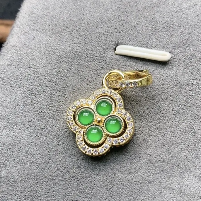 DM025天然翡翠A货阳绿四叶草蛋面吊坠多样性发