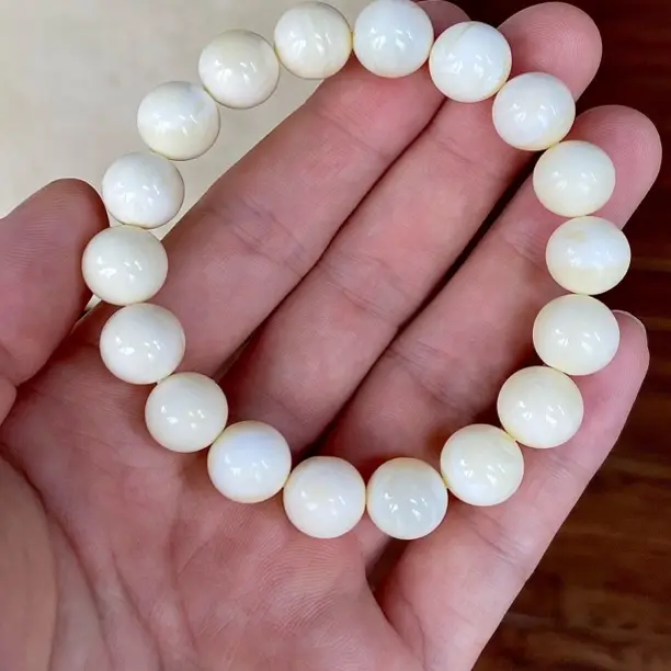 11+mm尺寸漆白浓蜡手串