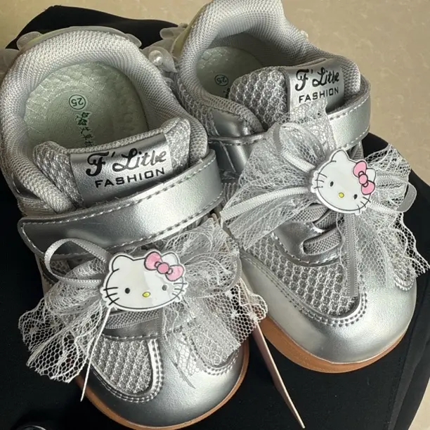 公主风运动鞋女宝灰色休闲鞋板鞋2025年秋季时尚