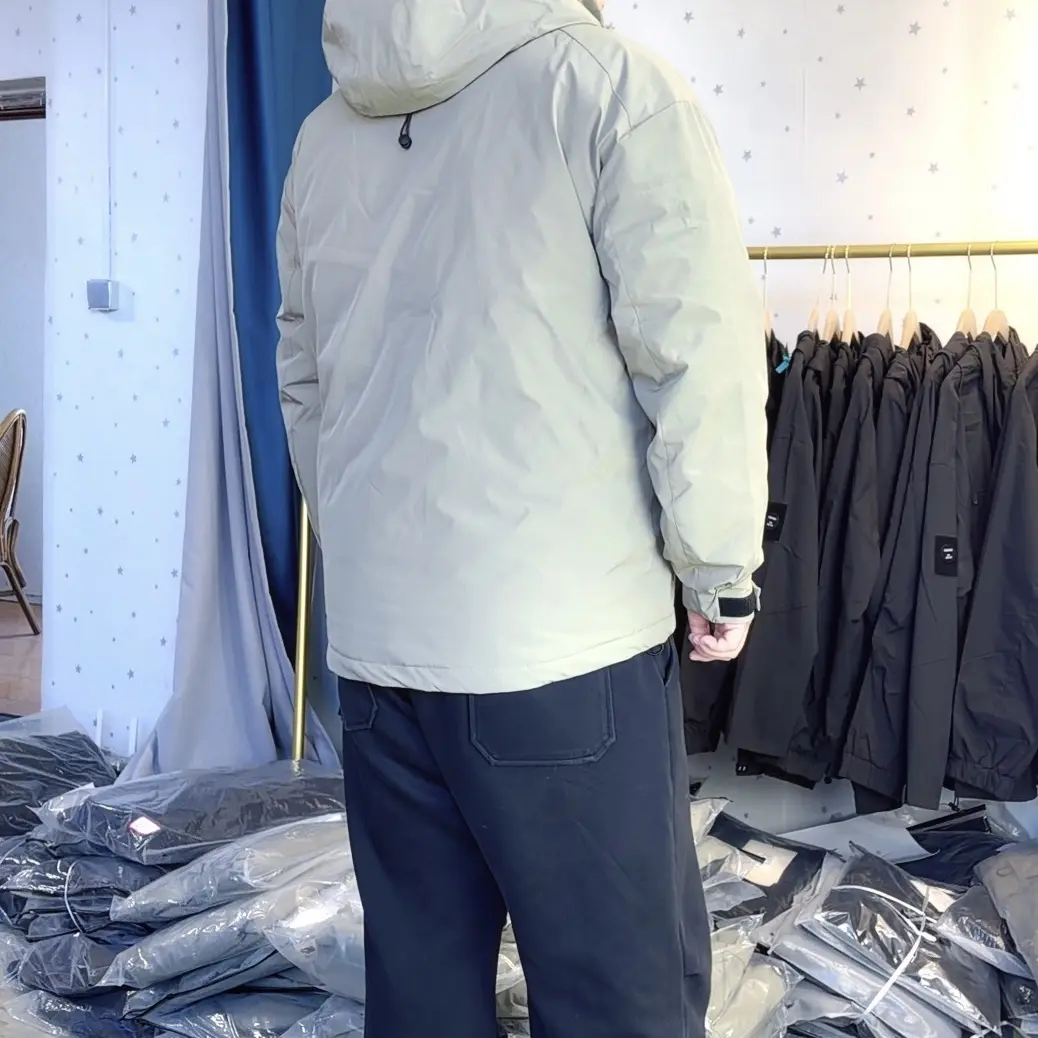 白老板大码男装冬季新款简约风印花连帽加肥加大羽绒服