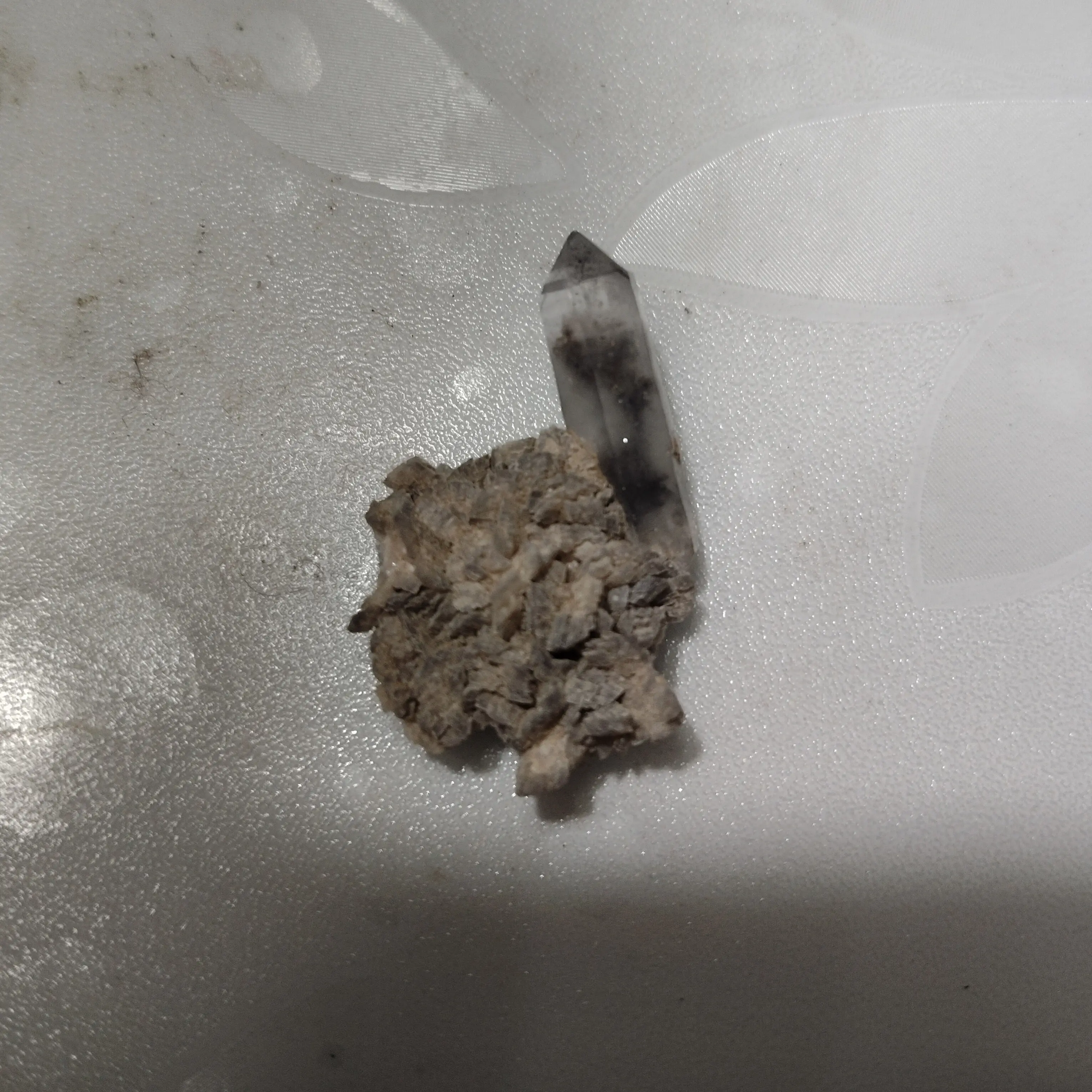 所见即所得底岩带水晶