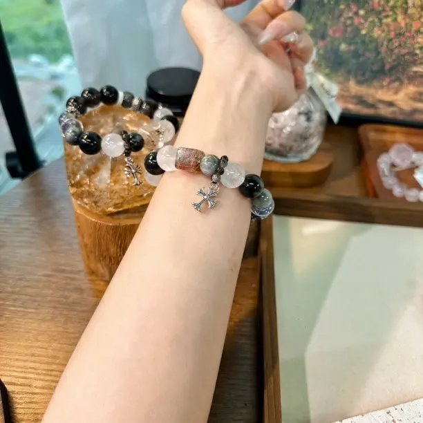 水晶手链 拼色黑色爱心/水滴/铃铛蓝色手饰配饰小众白色