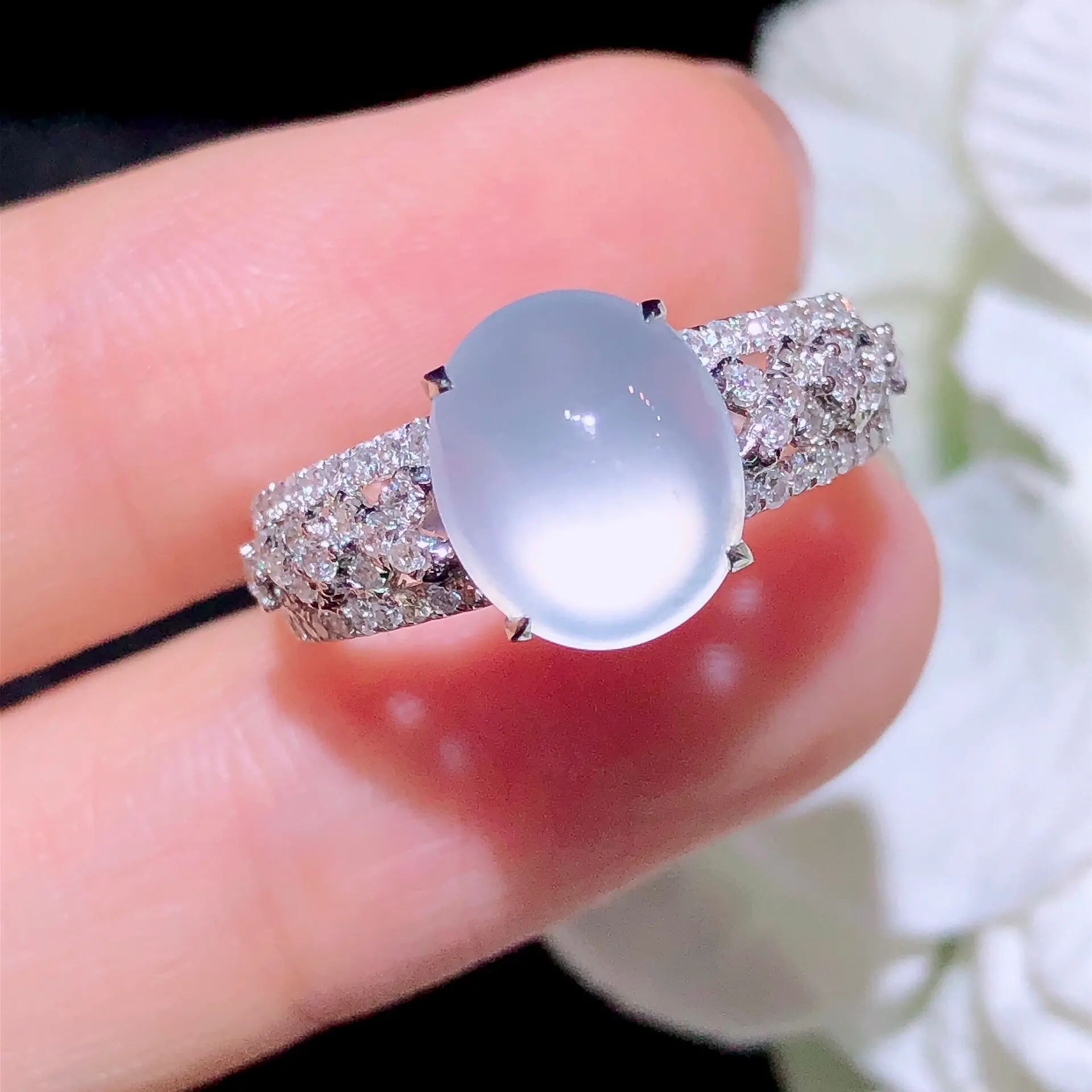 天然缅料A货翡翠高冰蛋面戒指18K金镶钻