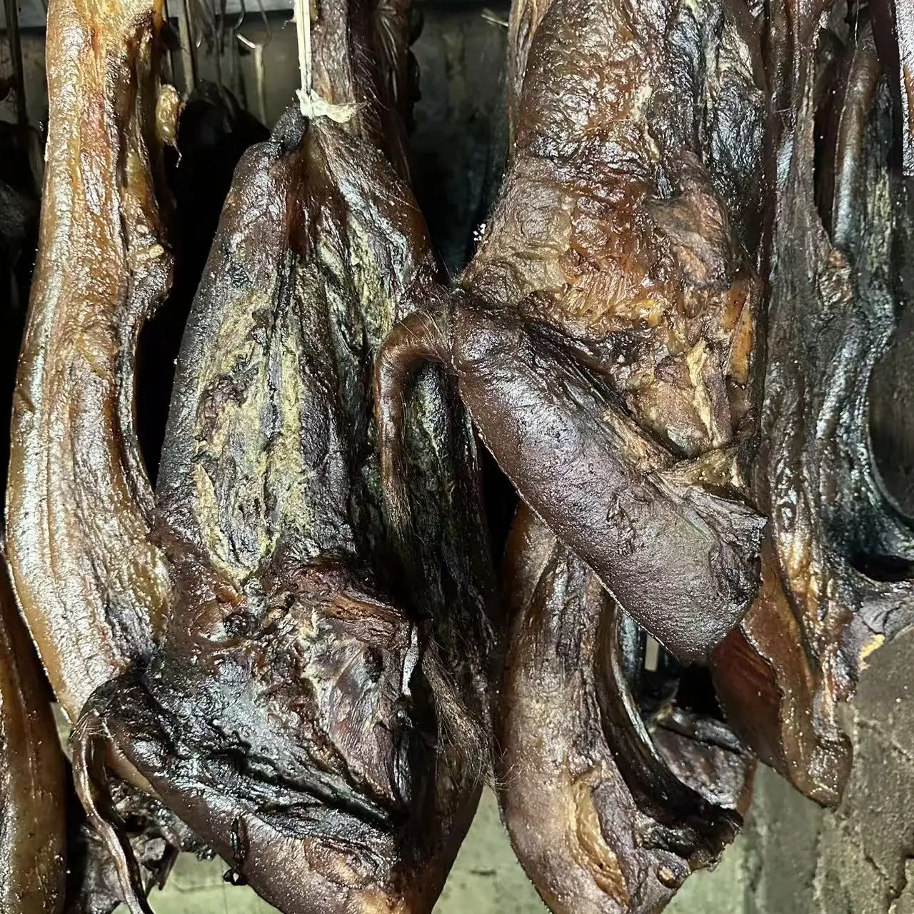 云南特色烟熏腊肉现场称重一物一拍