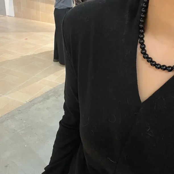 T恤设计师女短款修身休闲风通勤风长袖时尚V领轻职风