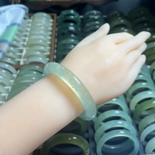 天然岫玉绿冰暴风雪手镯