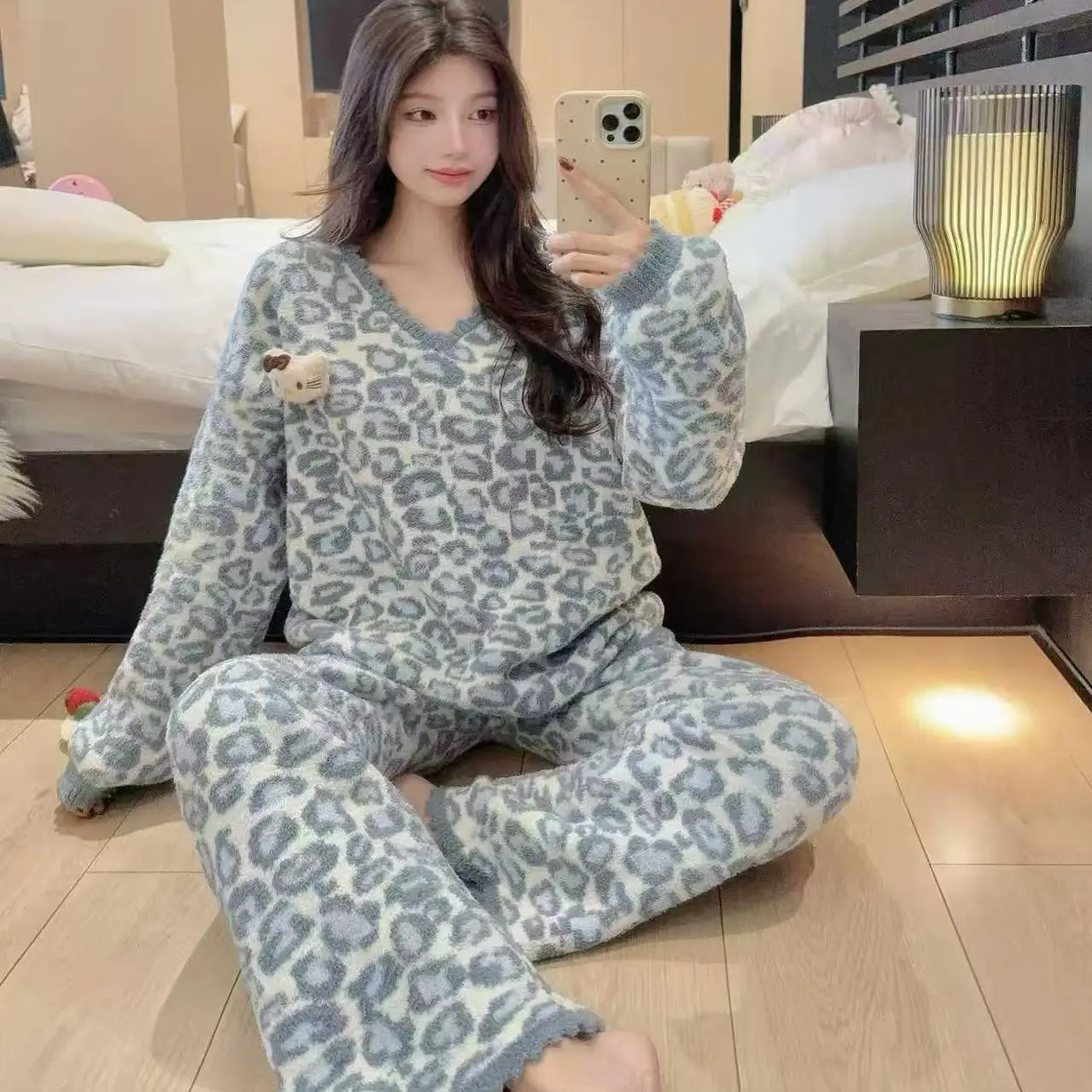 女士豹纹卡通带kitty公仔半边绒秋冬季加绒加厚可外穿家居服套装
