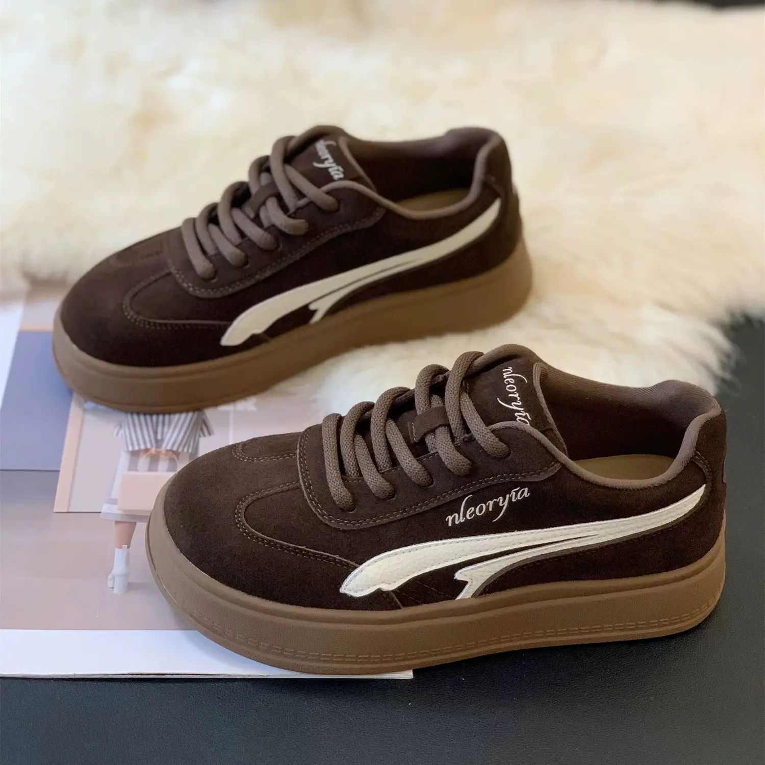 复古绒面时尚休闲风秋冬季女款德训鞋舒适百搭