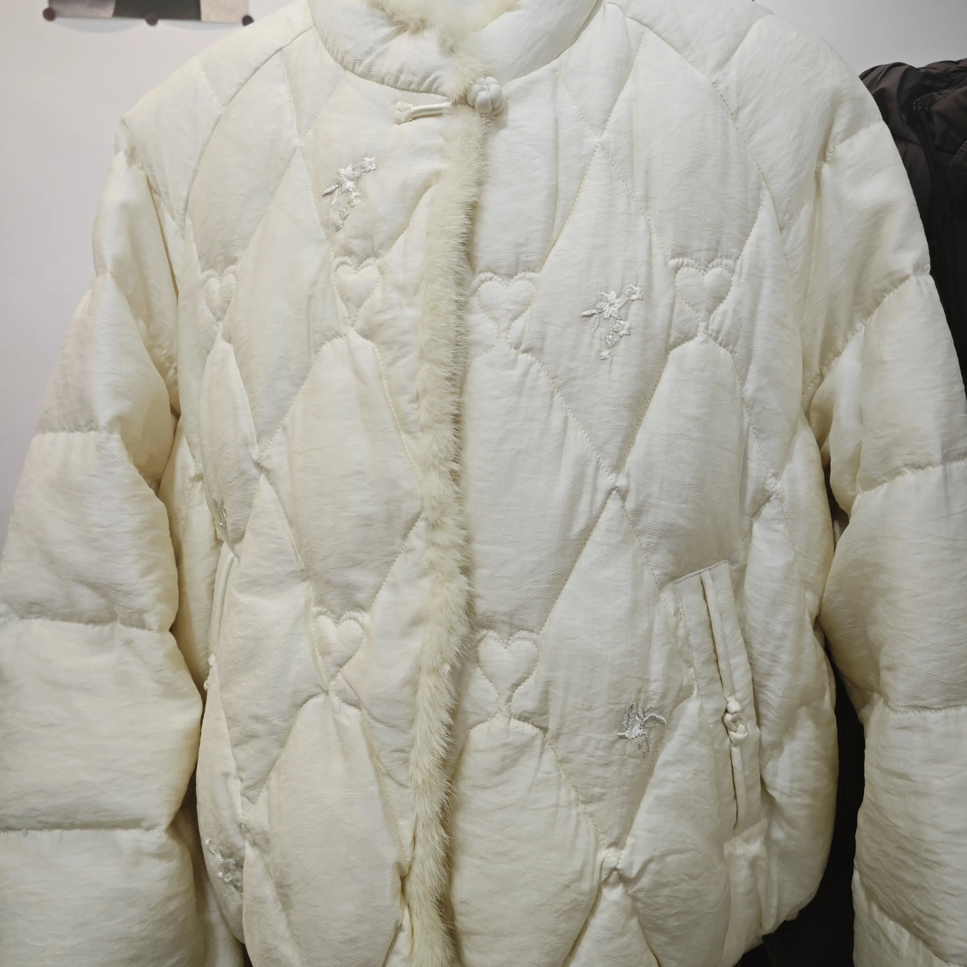 国风刺绣保暖冬季女士羽绒服