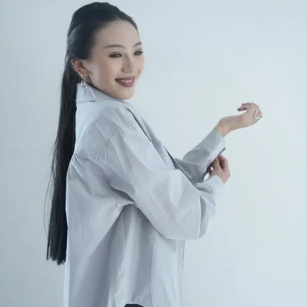 2688尖领宽松长袖衬衫