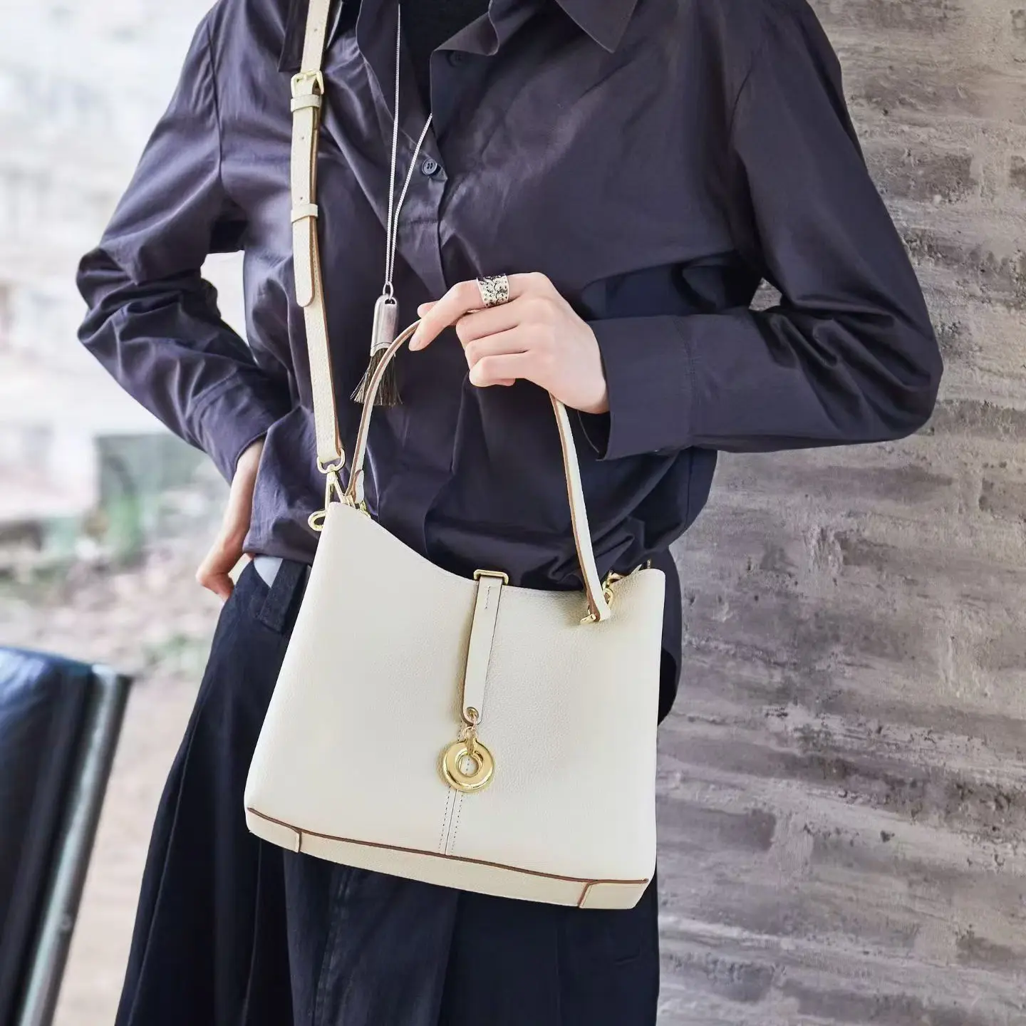 防刮单肩包拉链水桶包斜挎包荔枝纹肩包单肩做旧