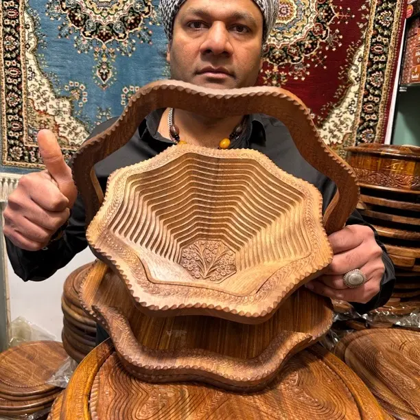 巴基斯坦35CM花梨黄檀实木一格菱形纯手工360度复古悬浮雕刻果篮