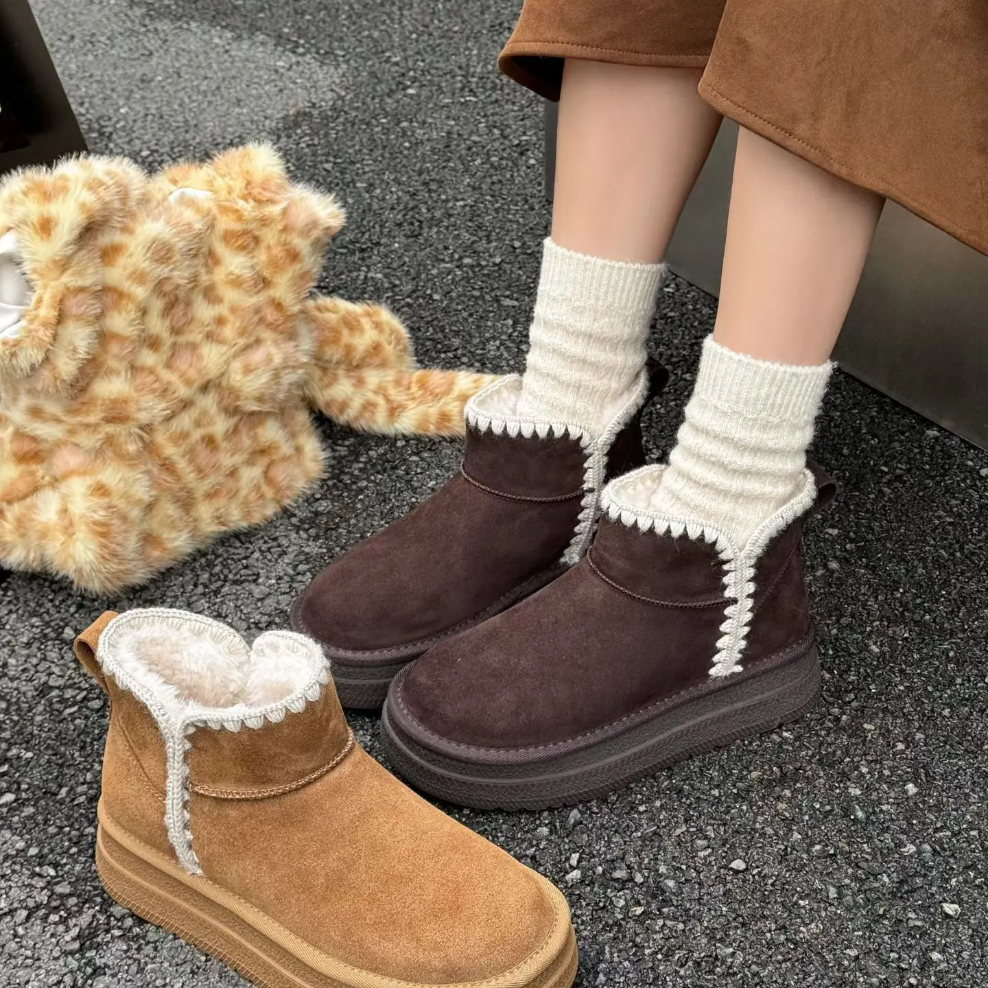 冬季厚底雪地靴中筒真皮加绒保暖防滑耐磨时尚棉靴女款