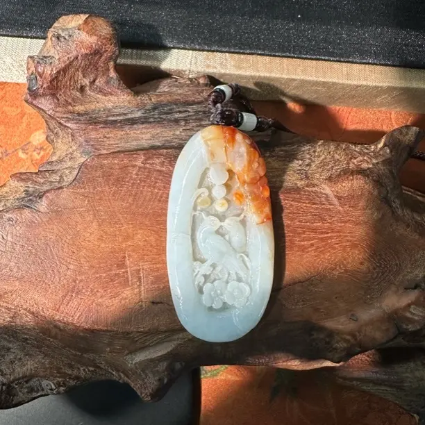 翡翠精雕细琢喜上眉梢