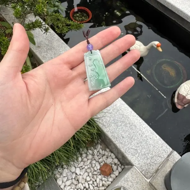 天然A货翡翠无事牌吊坠阳绿山水牌39.6*21.5*4.4