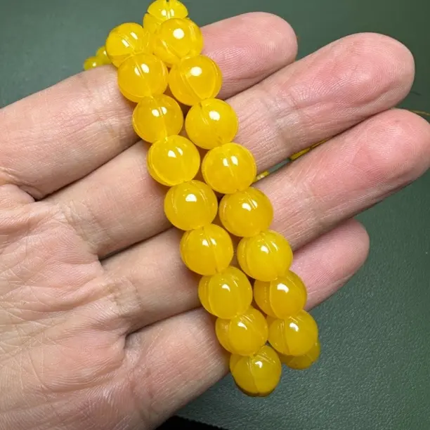 A017鸡油黄卡10mm南瓜圆珠手串时尚潮流多样性发其一
