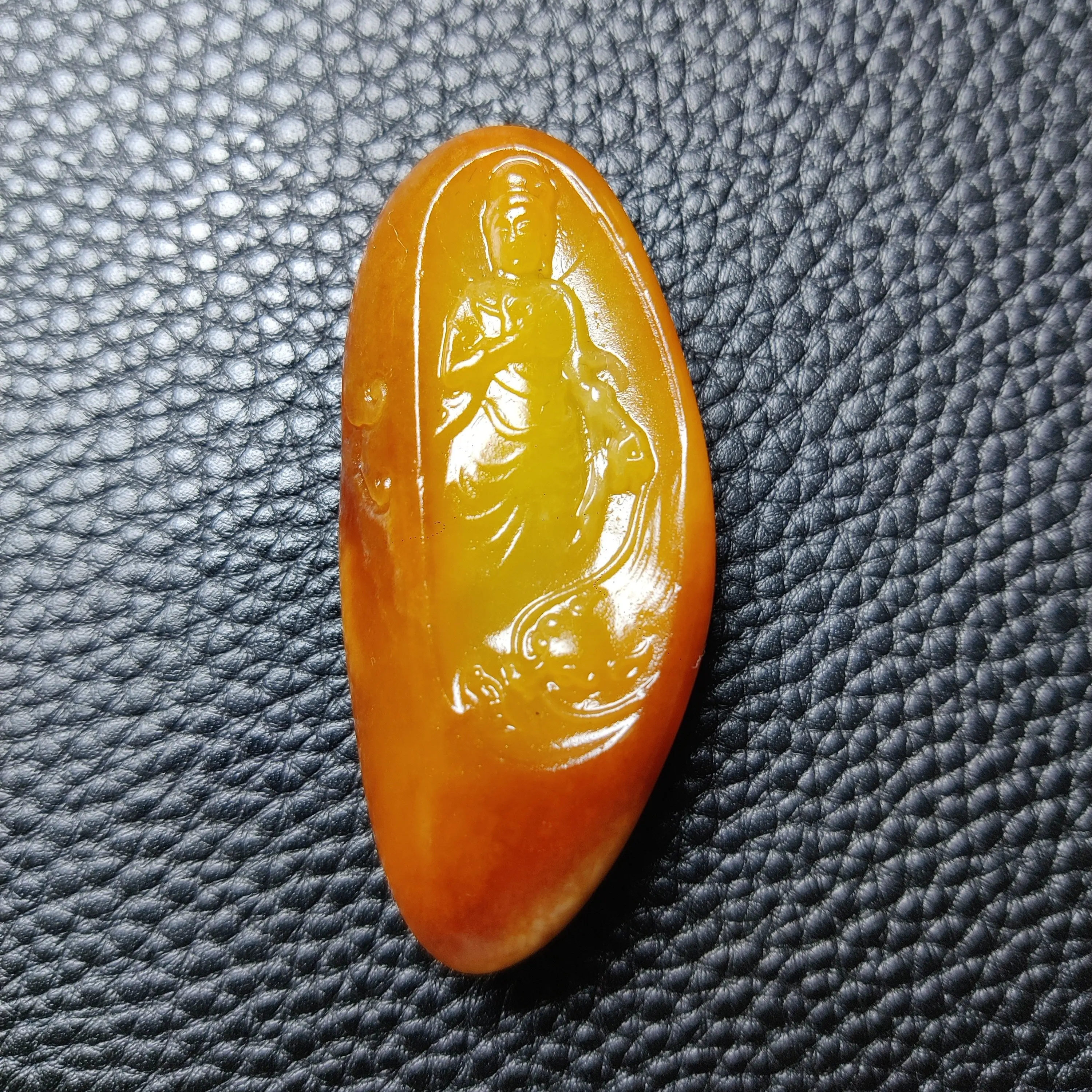 新疆和田玉观音吊坠
