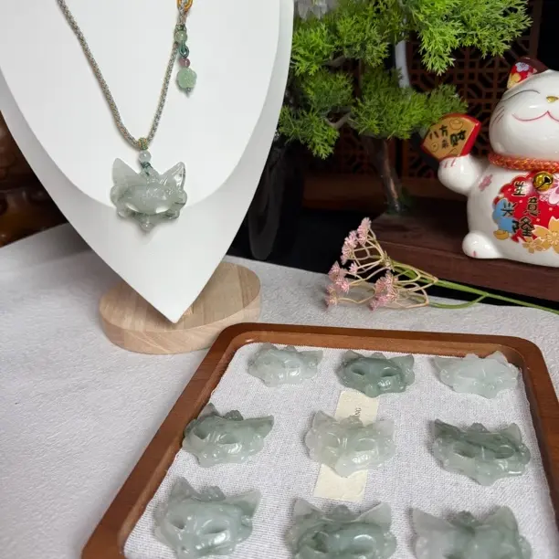 天然金丝玉天山翠狐狸面具吊坠国风手工雕刻玉面狐狸吊坠项链大号