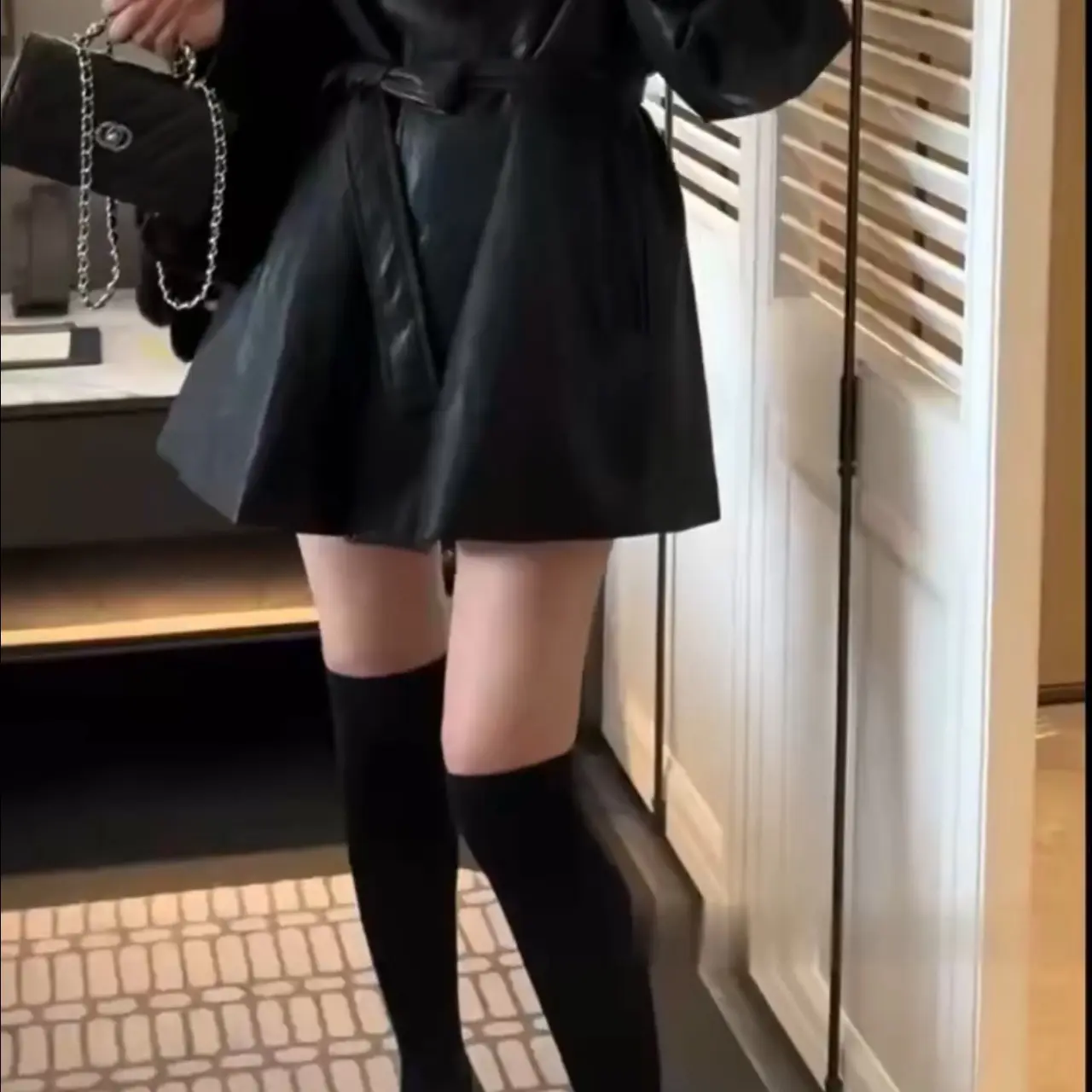 新款韩版时尚百搭皮衣皮毛一体收腰系带款 内里加绒