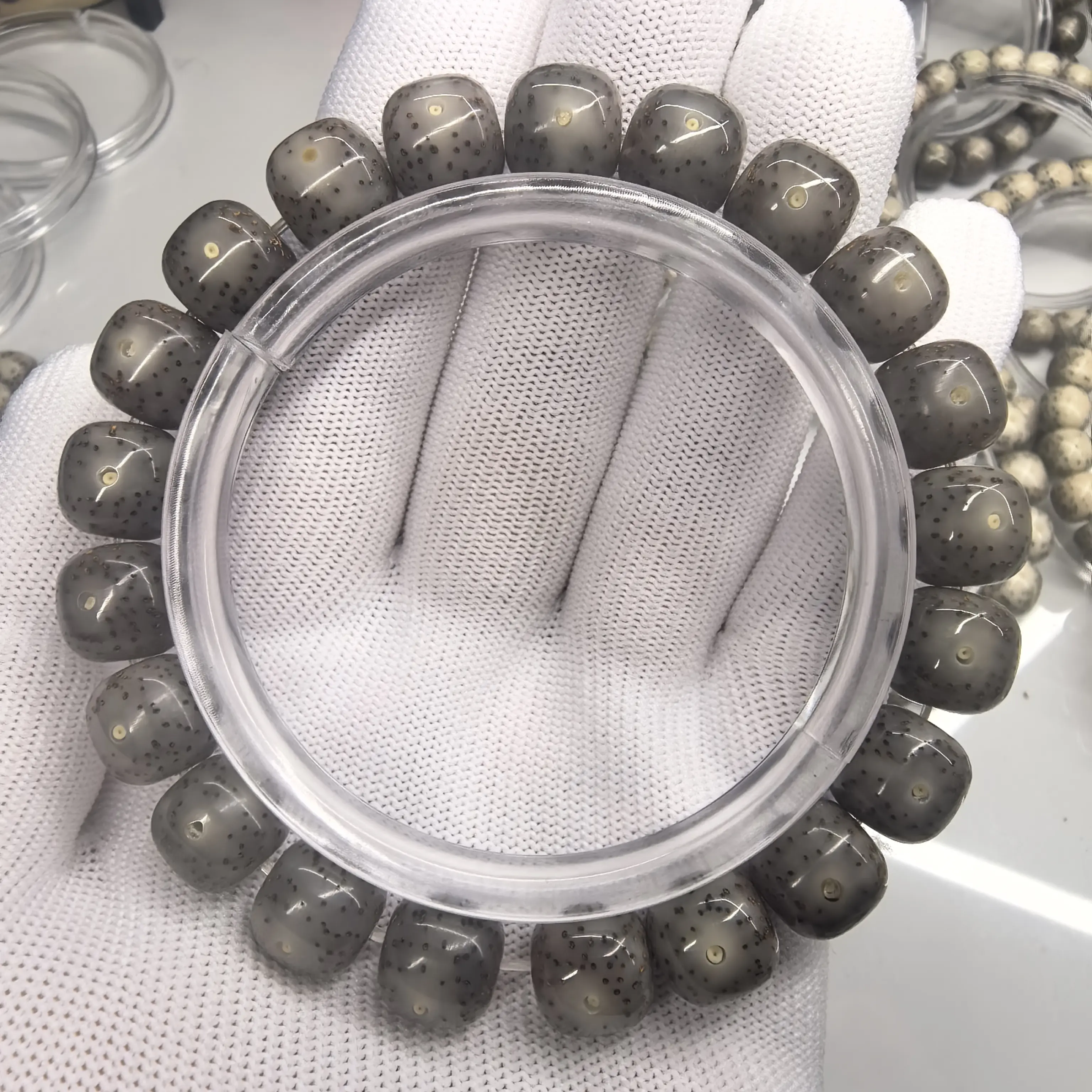 海南星月菩提石玉料11mm原生态糯冰果冻小细星手串