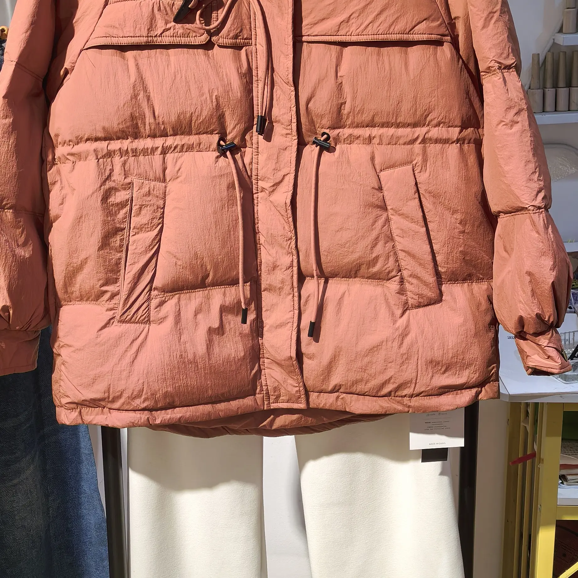 冬季新款韩版连帽牛角扣女白鸭绒保暖加厚中长款收腰显瘦