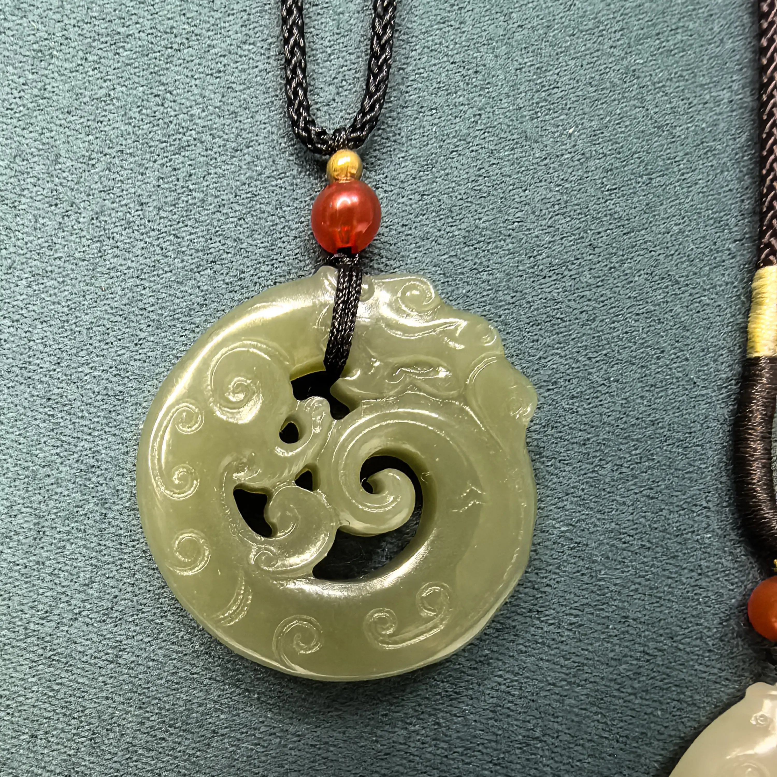 青色镂空螭龙非金属玻璃吊坠男女款百搭生肖龙项坠