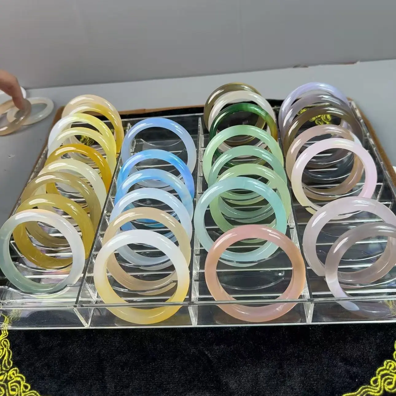 金喜玛瑙七彩手镯（随机发货，只发其一）