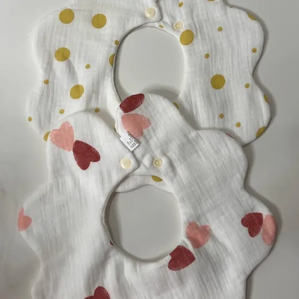 婴幼儿六层泡泡纱花瓣造型口水巾柔软透气可调节ins韩版