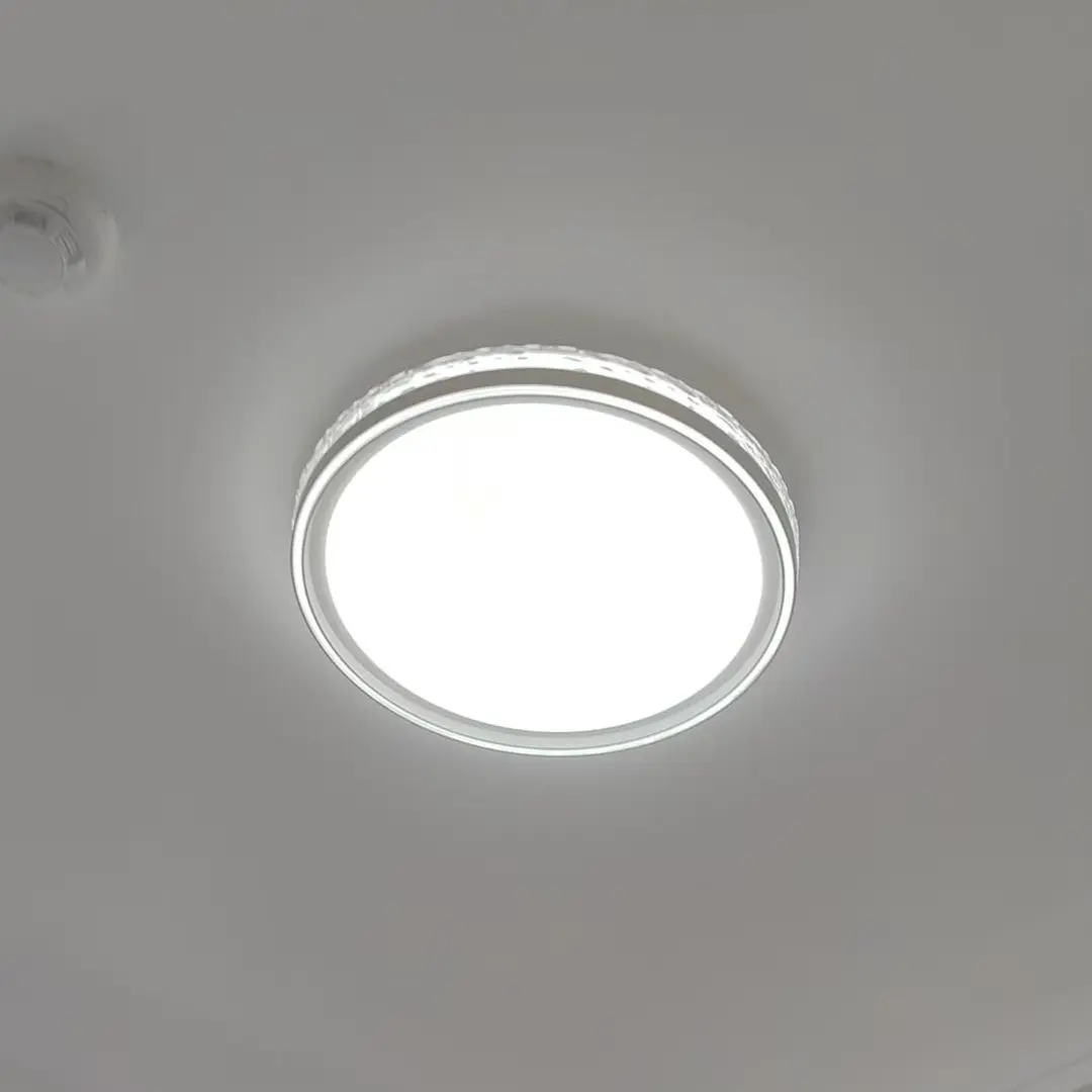 简约时尚吸顶灯，三段调光，全光谱护眼，超薄遥控亚克力客厅卧室灯