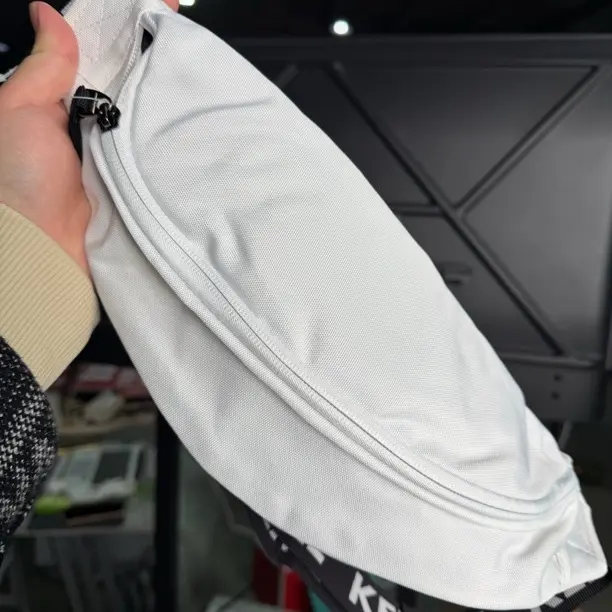 时尚休闲潮流百搭防水轻便斜挎腰包