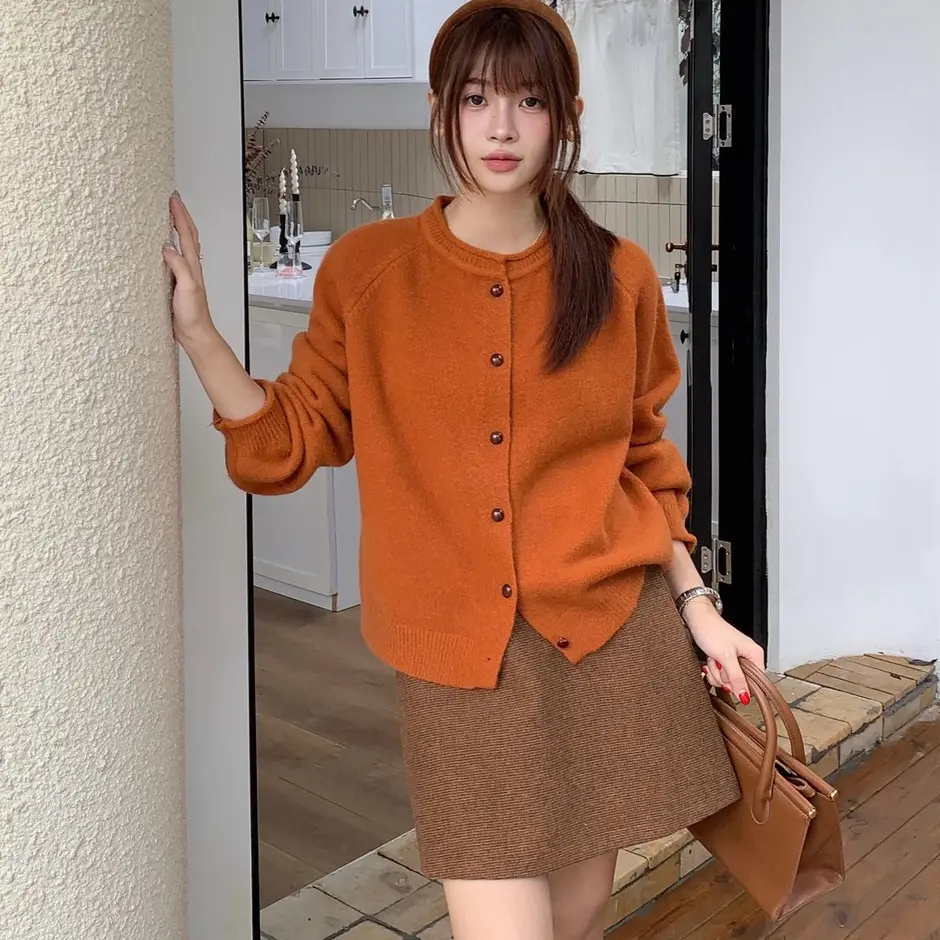 8012#蘑菇咖啡扣卷边开衫毛衣