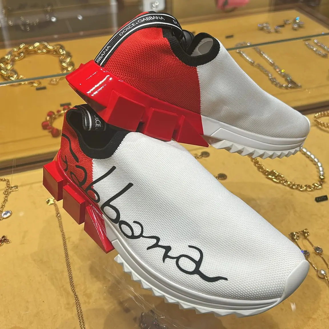 全新未使用D....G白红草鞋字母一脚蹬袜子鞋