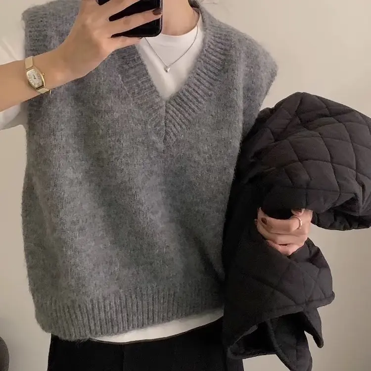 7号多金有品女款V领针织马甲背心春秋叠穿学院风无袖坎肩