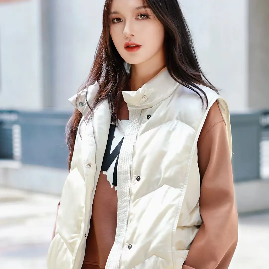 宽松型冬季厚款白鸭绒缎面马甲