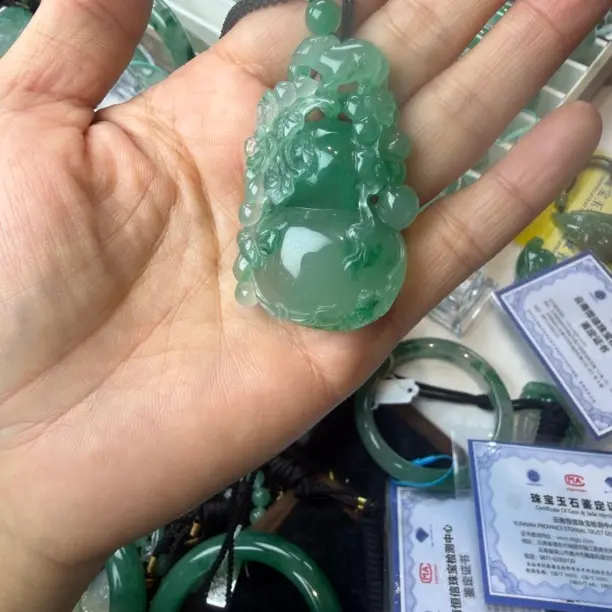 天然非洲翠冰飘绿立体葫芦吊坠