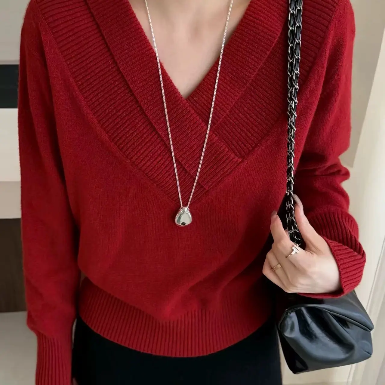 2025新款多巴胺V领针织衫，简单大方款
