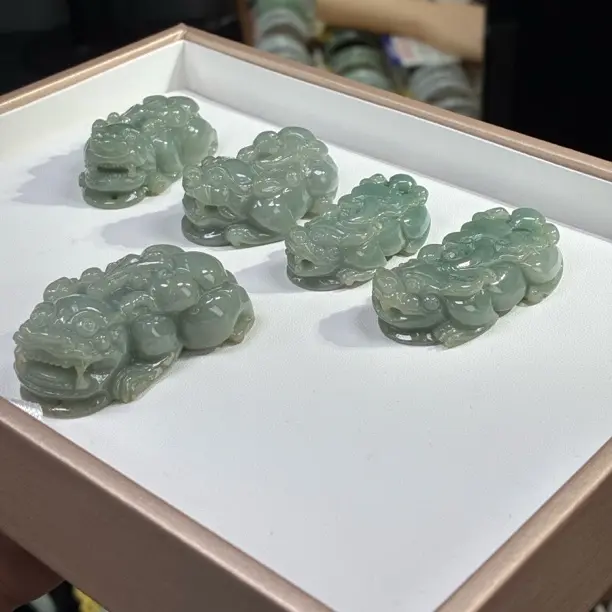 天然A货缅甸翡翠貔貅吊坠多样性发货发其一