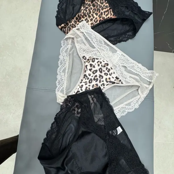 日系纯欲风女士中腰透气无痕缎面蕾丝三角内裤，到手三条